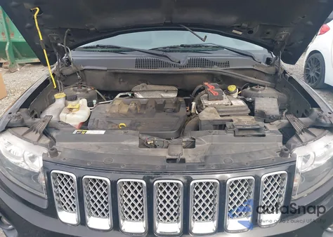 2015 Jeep Compass Latitude z USA, uszkodzony, nr VIN 1C4NJCEB8FD296529